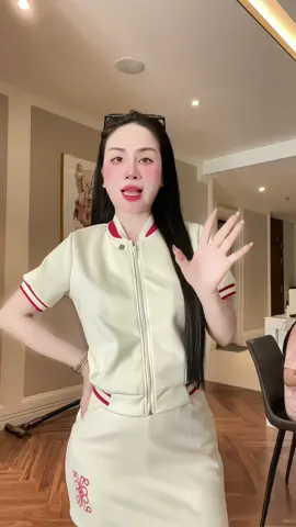Set thể thao chân váy