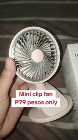 Mini clip fan. Desktop fan#miniclipfan #minifan #fypage #fyp 