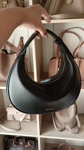 Tas wanita elegan yg wajib kamu punya minimal satu warna👆👜😍🙌🤗‼️#handbag #shoulderbag #slingbag #taskekinian #tasrekomendasi 