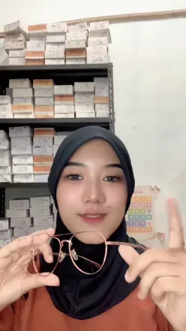frame aviator masuk semuaa bentuk wajah😍 #kacamataminus #kacamataplusbaca #kacamatabluecromic 