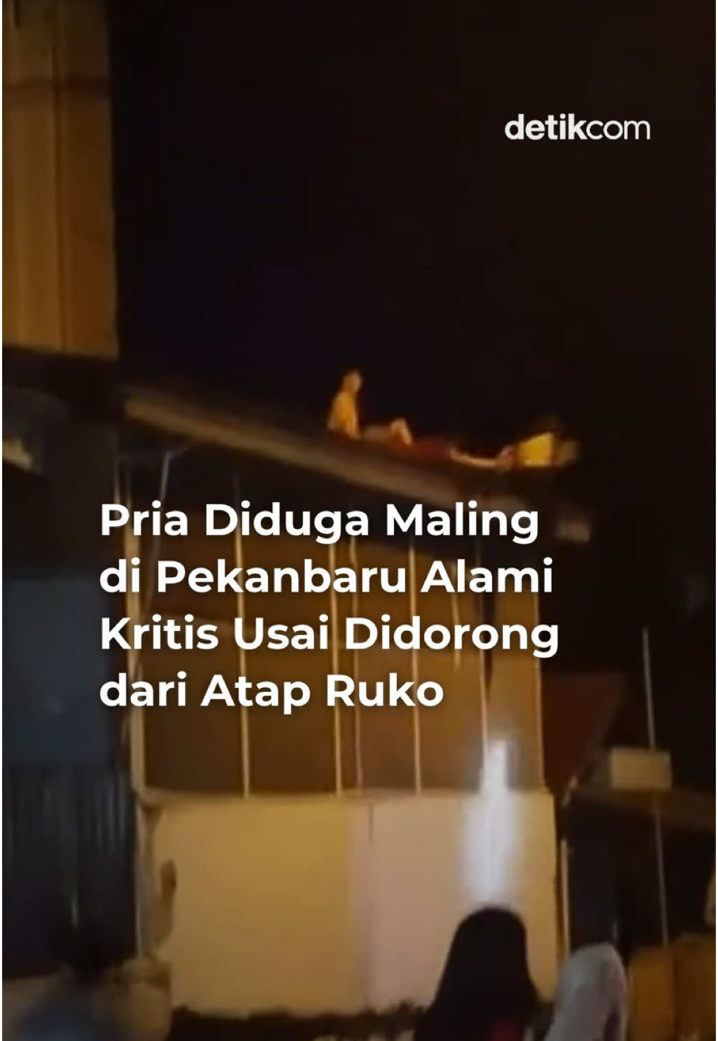 Polisi telah mengamankan pria terduga maling dan membawanya ke Rumah Sakit Polri. Pelaku disebut masih dalam kondisi kritis. Identitasnya belum diketahui dan hingga kini belum ada laporan pencurian yang masuk ke polisi. Baca berita selengkapnya hanya di detik.com! Creator: Risa #detikcom #didugamaling #pekanbaru #pencurian 