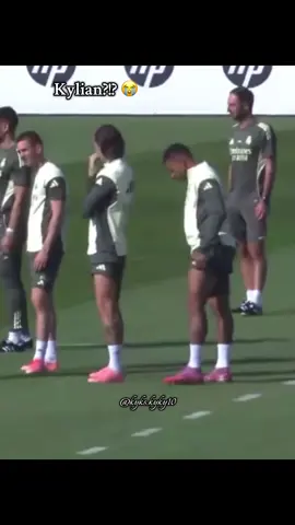 What was that for Ky?! 🤣🤣🤣 #mbappe #mbappeedit #kylianmbappé #fyp #viral 