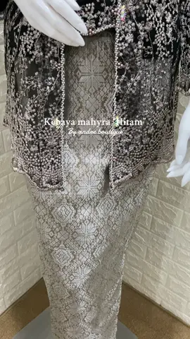 Kebaya mahyra hitam