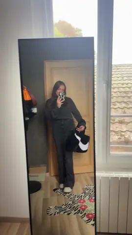 Mon sac noir en moumoute Nike🖤 #OOTD #lookdujour #outfitfashion #fyp 