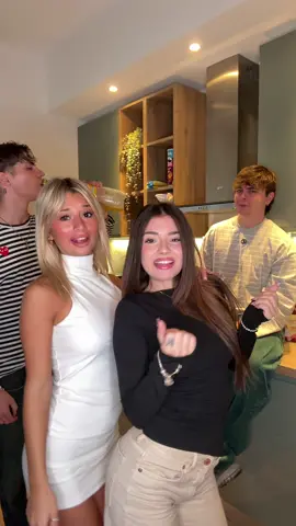 @Sofia de rose e @Giulia iarpini vs @frankie💋 e @E d o a r d o ⚡️