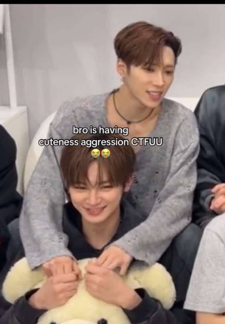 I AM TOO LOLOLLL theyre so cute actually im crying haoxin #zhouanxin #zhangjiahao #ald1 #instalive #boys2planet 