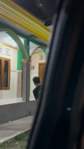 gus ell kalo ngaji masih daerah plat ag beliau nyetir pyambak padahal supir / santri beliau yg siap nyupiri beliau banyak banget masyallah .  #viralvideo #gusellhamyahya #fyyyyyyyyyyyyyyyy #viraltiktok #fypシ゚viral @MT. IBADALLAH OFFICIAL 