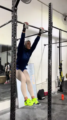 7ad yanzlni men fo2 b3d el cramp ba2a😂🤭 #fypシ゚ #foryoupage #gymnastics#crossfitgirl 