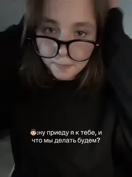 Ты когда-нибудь задумывался, почему настоящий баскетболист никогда не сомневается в выборе? Почему для него приоритет очевиден? Потому что в мире, где все бегают за вниманием, за отношениями, за тем, чтобы не остаться одному, он стоит твёрдо и говорит: «Я выбираю баскетбол». И это не красивые слова для галочки, это внутреннее состояние. Когда другие парни часами переписываются с девушками, думают, что подарить на свидание, ломают голову над тем, что сказать, чтобы не обидеть, ты сидишь с телефоном и смотришь хайлайты. Леброн Джеймс берёт мяч, разгоняется, и ты понимаешь: вот где настоящая магия. Каждый его жёсткий данк — это не просто шоу. Это символ силы, веры в себя и труда, который стоит за каждой секундой на площадке. Девушка может сказать тебе: «Ты уделяешь мне мало времени», — и уйти. Но баскетбол всегда остаётся. Мяч не бросает тебя в трудный момент. Паркет не предаст. Кольцо всегда висит там, ждущее твой бросок, твой рывок, твой прыжок. Подумай сам: отношения — это качели. Сегодня она улыбается, завтра злится, послезавтра говорит, что ей скучно. Ты постоянно должен оправдываться, доказывать, подстраиваться. Баскетбол — он честный. Он никогда не потребует от тебя «быть другим». Он примет тебя со всеми твоими слабостями и при этом заставит расти. Ты вложил силы — и он вернёт результат. Ты бросал тысячу раз — и однажды мяч залетит так чисто, что весь зал взорвётся от восторга. Вот сидишь ты вечером. У тебя есть выбор: либо часами слушать обиды девушки, либо включить хайлайт, где Леброн через троих влетает под кольцо и сносит всё на своём пути. Скажи честно, что даст тебе больше эмоций? Леброн в прыжке — это как молния, как крик, как доказательство, что человек может быть больше, чем человек. Его данки — это история, которую ты впитываешь каждой клеткой. И в этот момент ты понимаешь: никакая романтика не сравнится с этим адреналином. Да, кто-то скажет: «Ну отношения — это тоже важно». Но для настоящего баскетболиста ответ очевиден. Девушки могут приходить и уходить. Они могут говорить красивые слова, а потом забывать. Но твои тренировки, твои победы, твои поражения — они всегда с тобой. Они строят тебя как личность. Каждый проигранный матч учит больше, чем любые разговоры. Каждый выигранный данк — это память, которая будет жить внутри вечно. А теперь представь: ты сам однажды выходишь на площадку. В зале шум, все смотрят. Мяч в твоих руках. Ты делаешь шаг, ещё один, отталкиваешься и летишь. В этот миг в голове всплывают все вечера, когда ты выбирал мяч вместо свиданий, хайлайты вместо переписок, паркет вместо прогулок. И ты понимаешь — всё это было не зря. Потому что именно сейчас ты чувствуешь то, ради чего жил: полёт. И в этот момент тебе всё равно, что скажут люди. Всё равно, сколько раз кто-то говорил: «Зачем ты столько времени тратишь на игру? Лучше бы гулял, встречался». Ты просто знаешь, что ты сделал правильный выбор. Потому что когда ты смотришь на жёсткие данки Леброна Джеймса, ты видишь не просто игрока. Ты видишь легенду. Ты видишь пример того, как можно отдать всего себя делу и получить в ответ вечность. А девушки? Они будут всегда. Кто-то уйдёт, кто-то придёт, кто-то останется ненадолго. Но баскетбол — он навсегда. И настоящий баскетболист всегда выберет его. Всегда выберет смотреть, как Леброн срывает кольца. Всегда выберет тренироваться, даже если все зовут гулять. Всегда выберет паркет, потому что именно там рождается то чувство, которое никто и ничто не заменит. И вот тогда, спустя годы, ты обернёшься и скажешь: «Да, я выбрал баскетбол вместо лишних проблем. Я выбрал Леброна вместо коротких историй. Я выбрал себя. И я ни о чём не жалею». #баскетбол #нба #lebron #fyp #fypage 