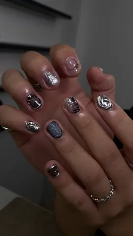 😗 #nails #nailsart #y2k #naily2k #shortnail 