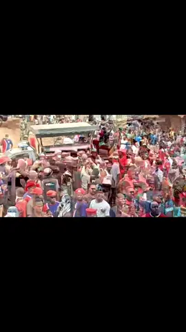 Poliisi enkozi yeffujjo eganye President @Bobi Wine okukola campaign mu Iganga😣#protestvote2026💪 #protestvote2026 #bobiwineuganda✊✊✊✊✊✊ 