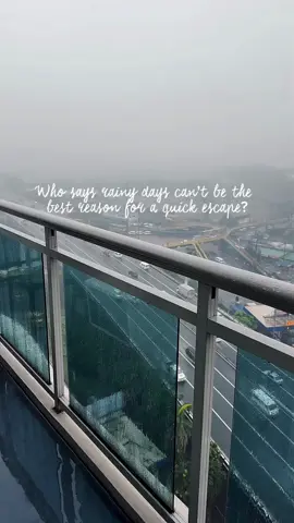 Who says rainy days can’t be the best reason for a cozy staycation? 🖇️ 𝗔𝗶𝗿𝗯𝗻𝗯 𝗹𝗶𝗻𝗸 𝗶𝗻 𝗯𝗶𝗼  📍𝗖𝗵𝗲𝗮𝗽 𝗧𝗵𝗿𝗶𝗹𝗹𝘀 𝗣𝗼𝗱, 𝗔𝘇𝘂𝗿𝗲 𝗣𝗮𝗿𝗮𝗻𝗮𝗾𝘂𝗲  📲 𝗕𝘆 𝗕𝗼𝗼𝗸𝗶𝗻𝗴 𝗼𝗿 𝗥𝗲𝘀𝗲𝗿𝘃𝗮𝘁𝗶𝗼𝗻 𝗼𝗻𝗹𝘆  ⏱️ 𝟭𝟮 𝗵𝗿𝘀 / 𝟮𝟮 𝗵𝗿𝘀 𝘀𝘁𝗮𝘆  𝘁𝗵𝗶𝗻𝗴𝘀 𝘆𝗼𝘂’𝗹𝗹 𝗹𝗼𝘃𝗲 𝗶𝗻 𝗼𝘂𝗿 𝘀𝗽𝗮𝗰𝗲: 🌃 Balcony with 180° Manila Skyline View  🍿55