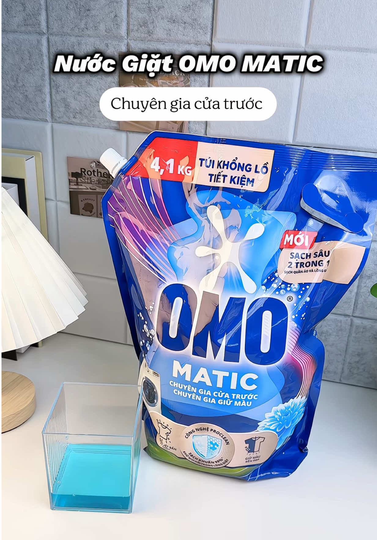 Nước giặt OMO MATIC đá.nh bay vết bẩn , chuyên gia giữ màu cho máy giặt cửa trước size to 4.1 cân.  #hoptaccungunilever #CleanTok #LifeHack #cleaninghack #omomatic 
