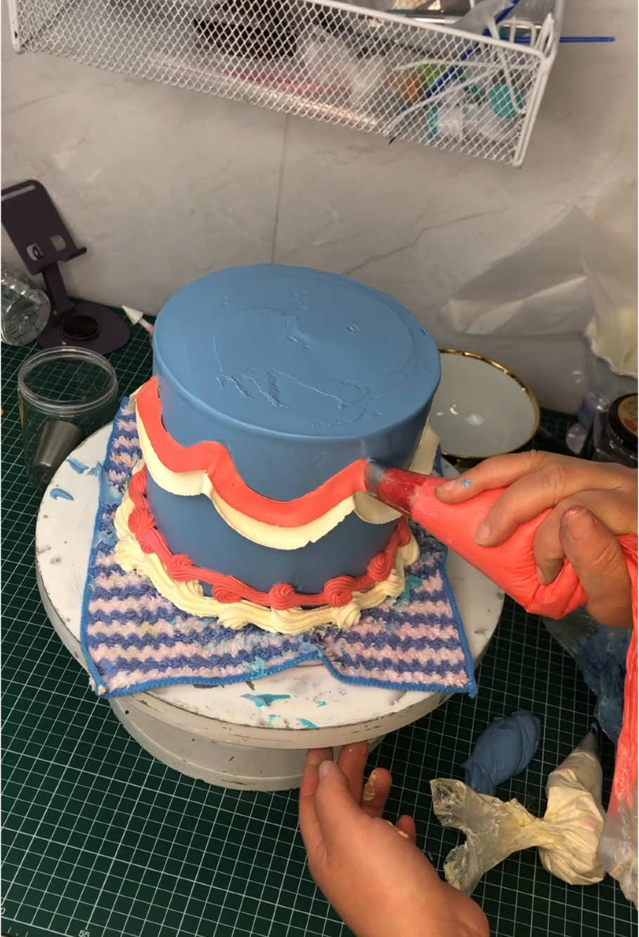 #CapCut beautiful beautiful blue cake #fyp #tiktok #cake #beautifulcake #cakepiping #cakedecoration #caketutorial 
