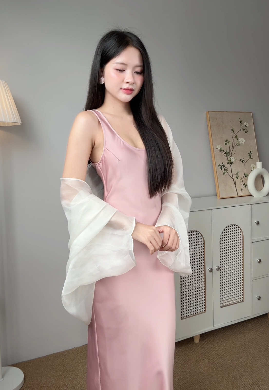 Dạo này mưa quá nên giờ mới ngoi mặt lên 🙂‍↕️🌧️ #outfit #vaylua #damlua #aochoang #thorxinh 