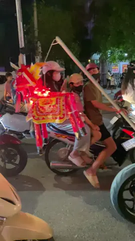 Chỉ có thế là Thái Nguyên..! Rước đèn theo cách riêng của bạn😂#phoyenthainguyen #trungthuthainguyen #ilovetiktok 