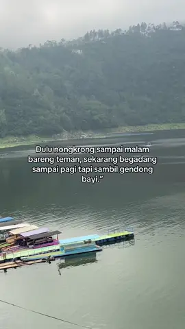 Sama sama begadang, bedanya dulu sama teman-teman. Sekarang sama buah hati 🤍🤍🤍  #ibu #kasihsayangibu #kasihibu 