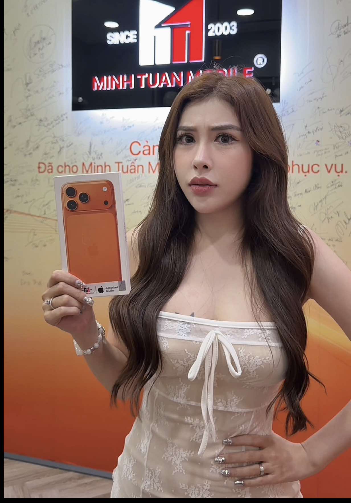 Màu cam 6 quá. Chê zị chứ tại hông có tiền mua. 🤭🤭🤭