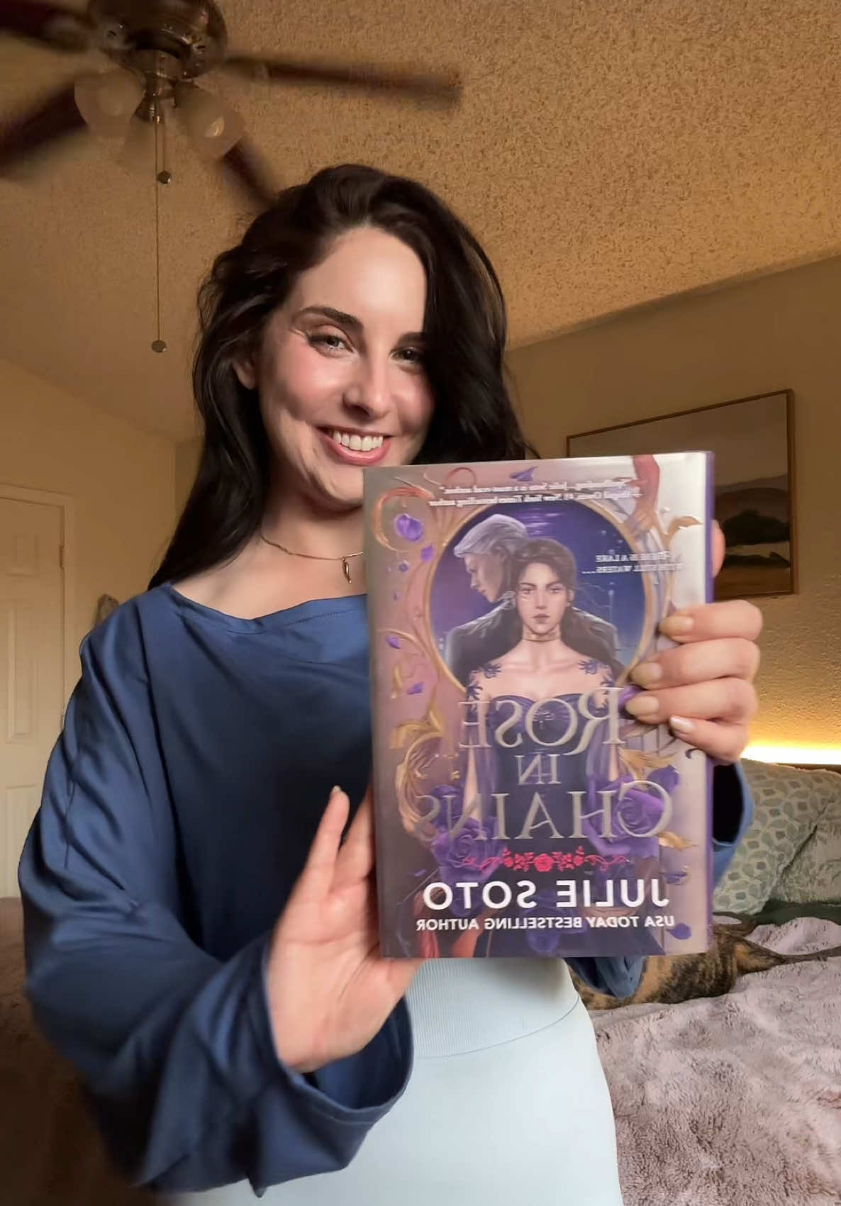 Outfit of the day + book of the day + book rating! 