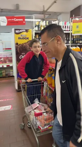 En el supermercado haciendo lío 🤩🫣😃