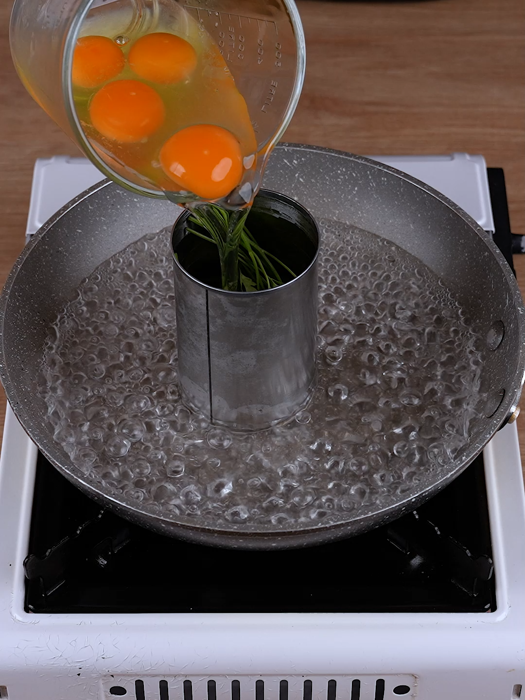 A genius trick with eggs that everyone should know #cooking #Recipe #EasyRecipe #quickrecipes #cook #egg #eggs #sauce #dinner #viral #viraltiktok