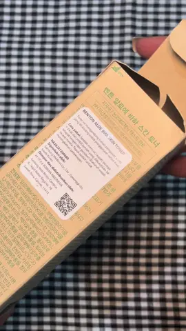 Komedo yang selalu muncul bikin risih juga ya, Apalagi kalau dipakai make up jadi gak bisa bagus hasilnya,  Untuk itu butuh daily exfoliasi yang aman untuk kulit yang mudah iritasi ini, #koreaskincare #benton #skincareroutine #skincare #fypage 