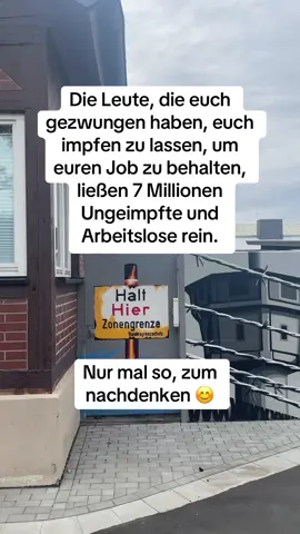 #lustigeclips #extremgutewitze #komedie #extremlustig #lacher Die Leute, die euch gezwungen haben, euch impfen zu lassen, um euren Job zu behalten, ließen 7 Millionen Ungeimpfte und Arbeitslose rein. Nur mal so, zum nachdenken…