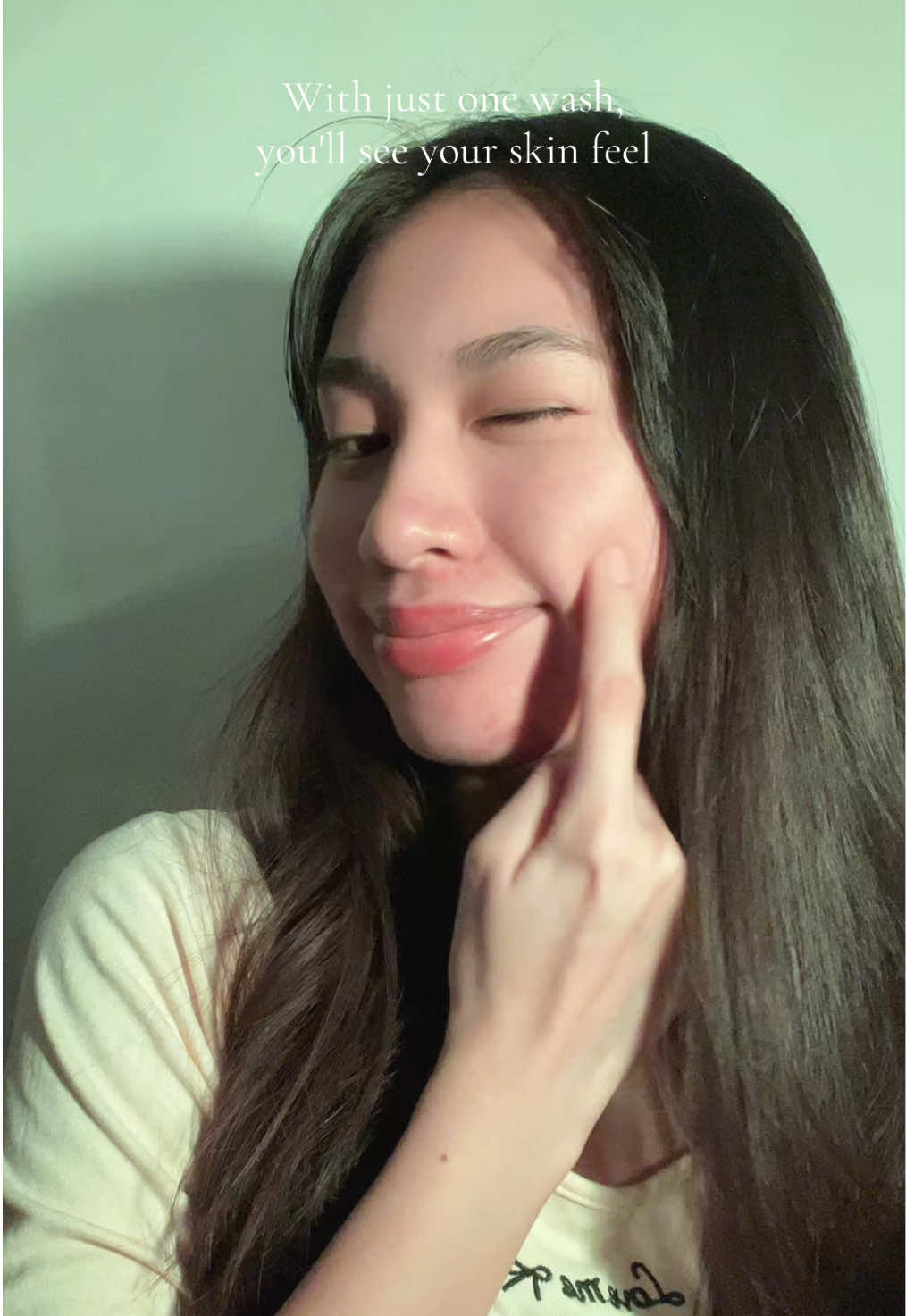 Kakaibang cleanser toh?! #skincare #garniercbrighter #cinonewash #garniergang