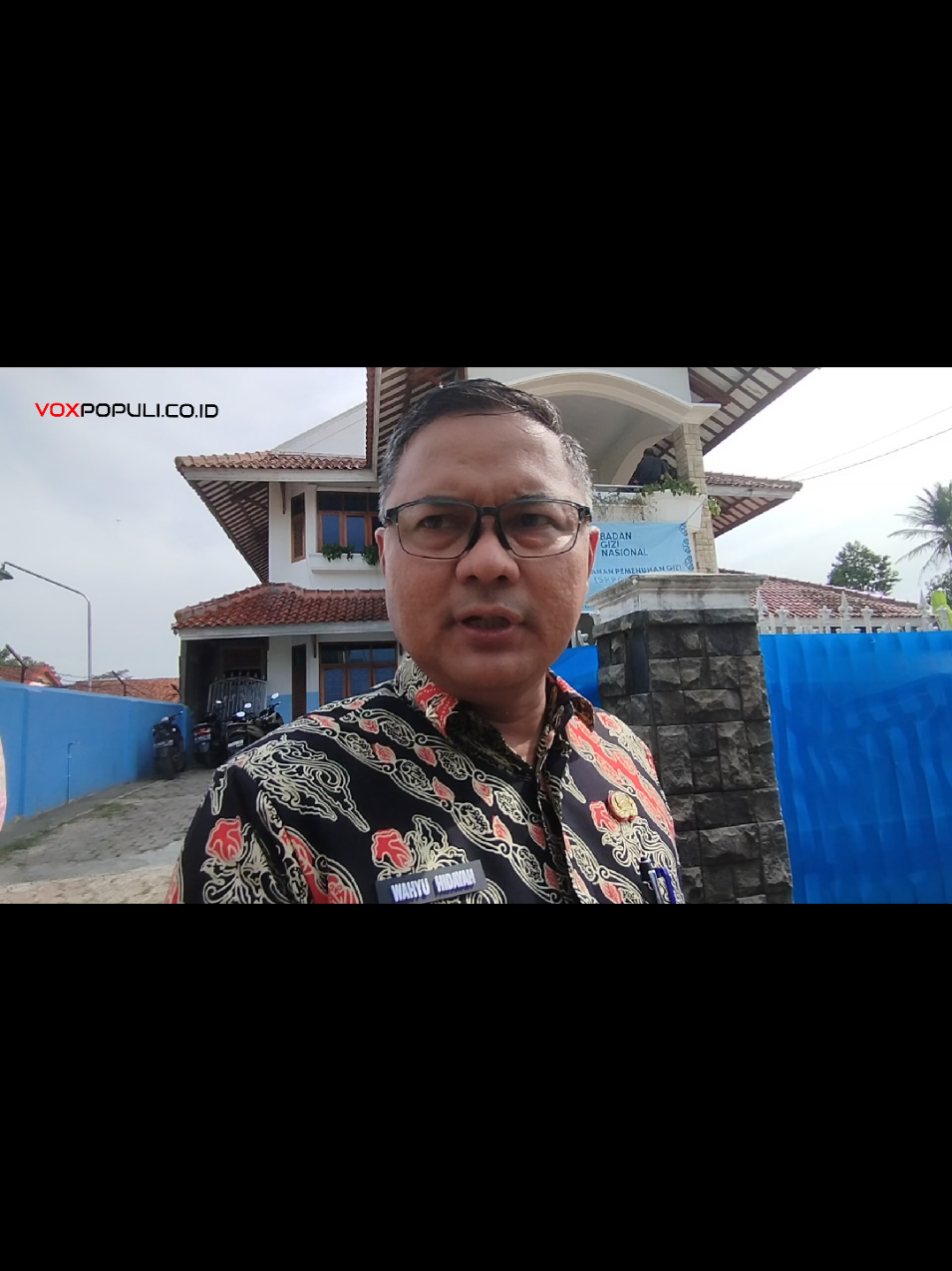 Wawancara bersama Dr. Wahyu Hidayah, M. Si., PJ Sekda Kuningan Sekaligus Kasatgas MBG Kuningan, pasca sidak ke SPPG Luragung Landeuh yang menyalurkan MBG ke SMAN 1 Luragung. Ratusan Siswa dikabarkan keracunan diduga akibat kurang higienisnya SPPG tersebut. #jawabarat #kuningan #fyp #mbg #fyppppppppppppppppppppppp 