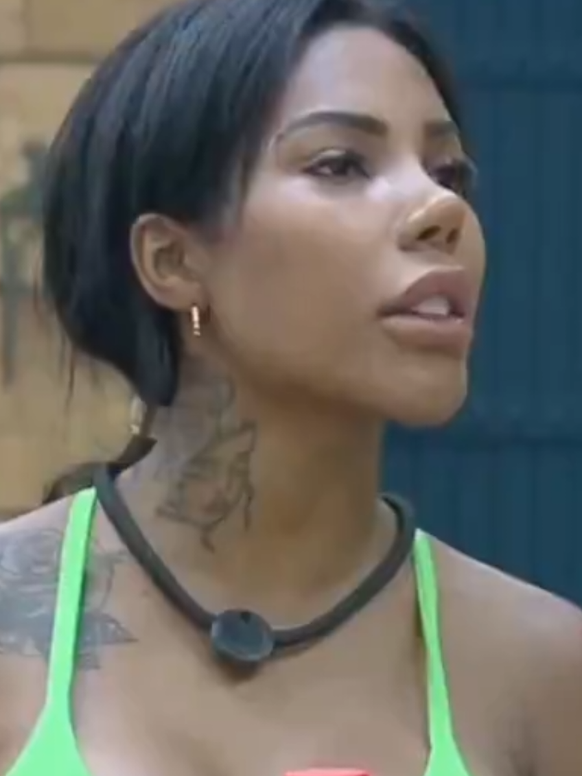 Carol maceta Fernando após ele tentar humlihar em A Fazenda 17