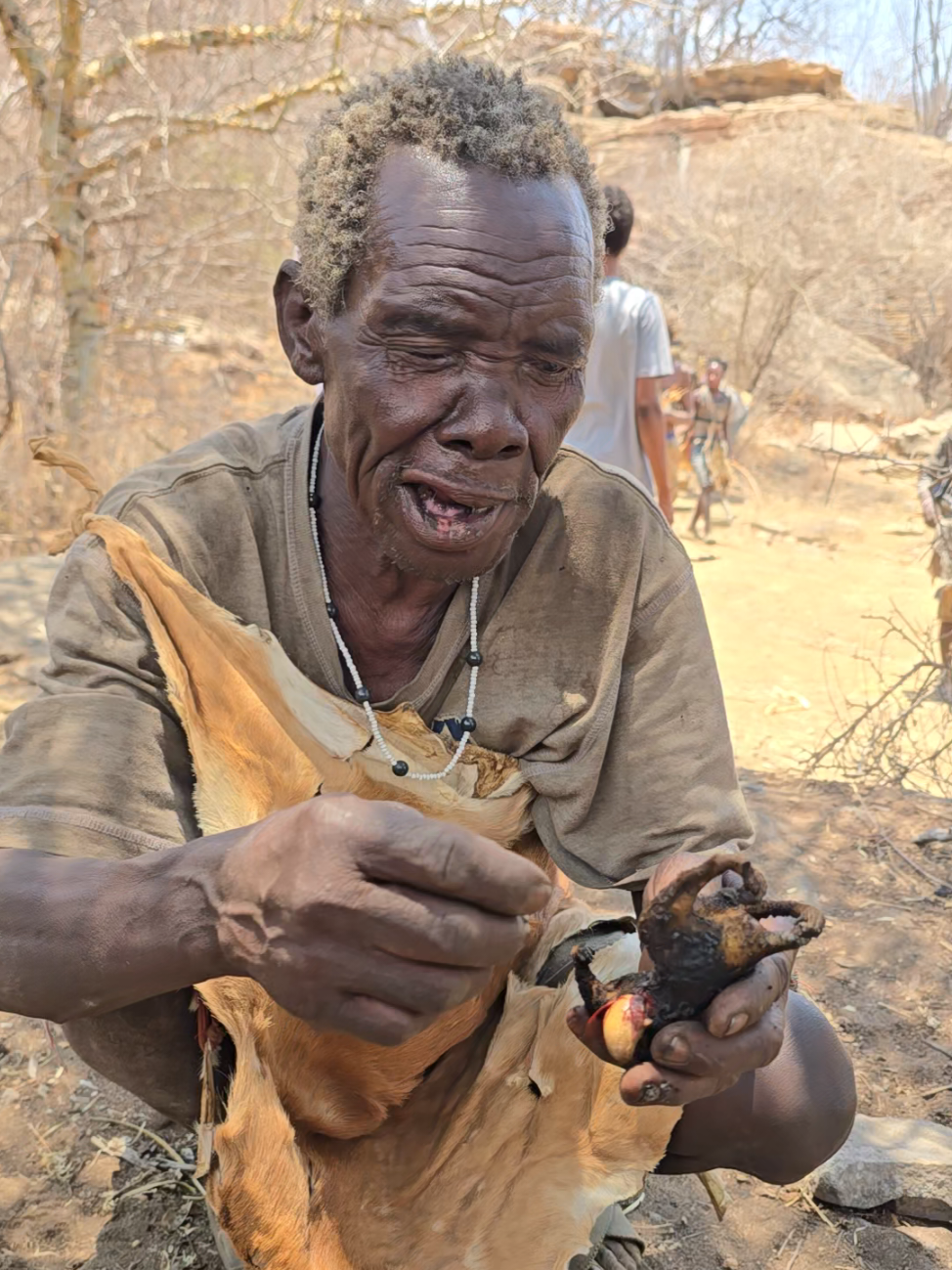 little catch of the day #dudukwe #chaaba #hadzabetribe #fyp #viralvideo 