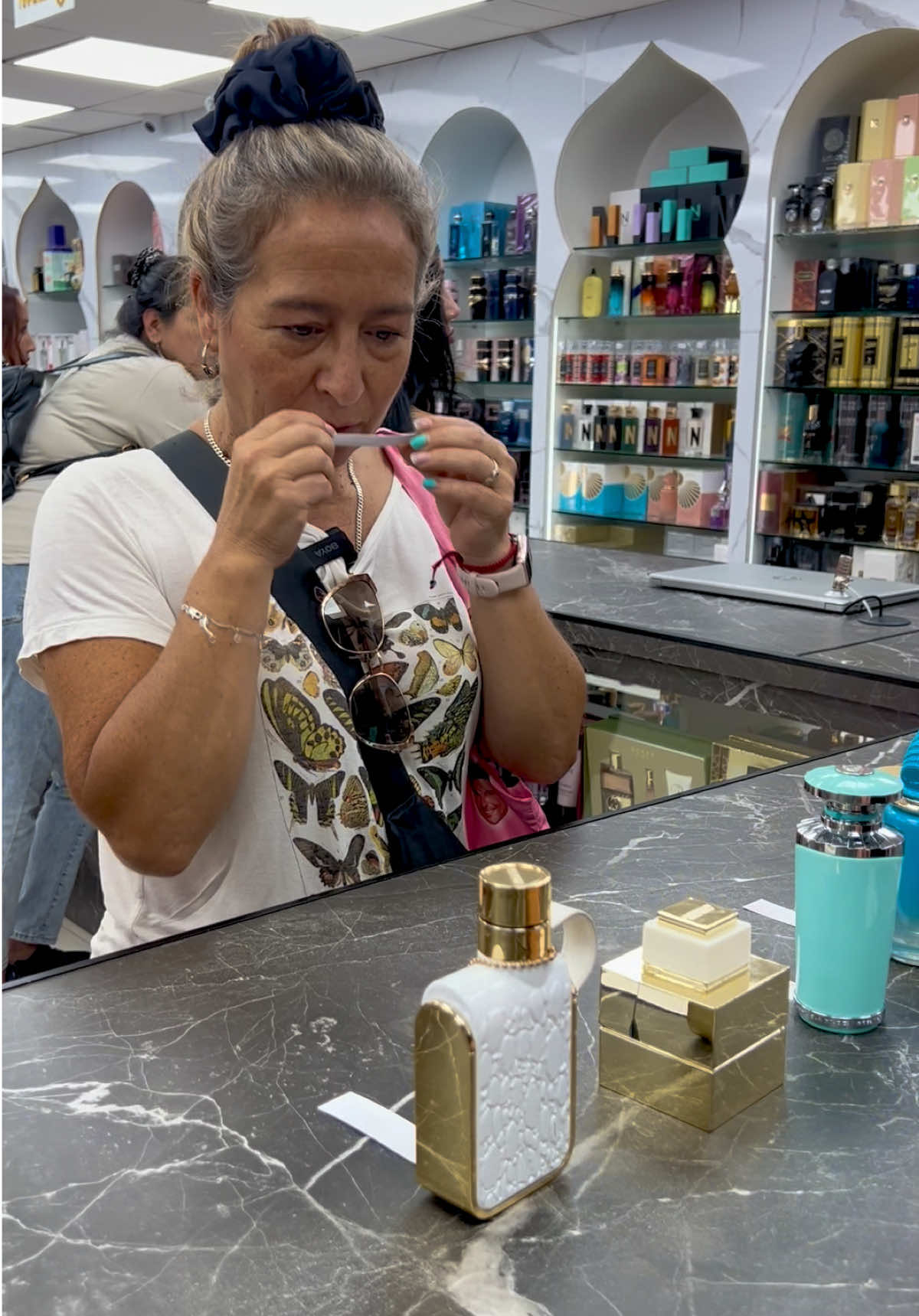 (Pt.1) ✨ Una de nuestras clientas se animó a probar perfumes en Comprar en Chile y compartir su experiencia con nosotros. En nuestra perfumería siempre puedes venir, descubrir fragancias árabes y de diseñador, y encontrar tu favorita. #perfumes #perfumeschile #comprarenchile #perfumesarabes #perfumería  
