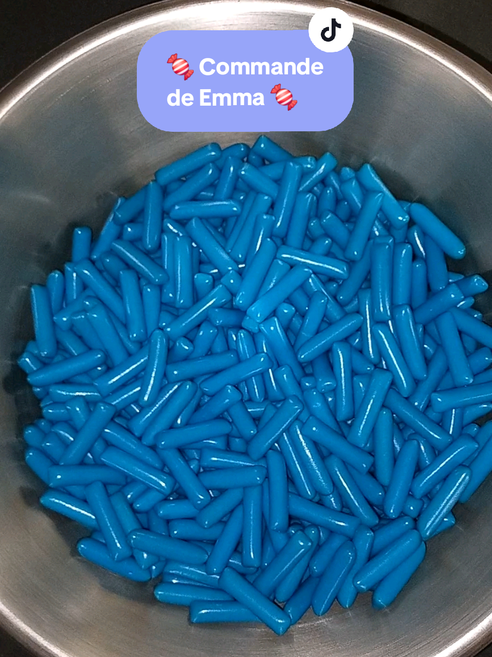 🍬 Emma a craquée sur les bonbons en vrac 🍬 Pour passer commande, rendez-vous sur notre site internet : sucreetdelices.com 😊  -10% sur ta première commande avec le code : BIENVENUE10  Livraison offerte à partir de 59€ d'achat 🚚 #commande  #bonbons  #sucreries #confiserie #sucreetdelices 