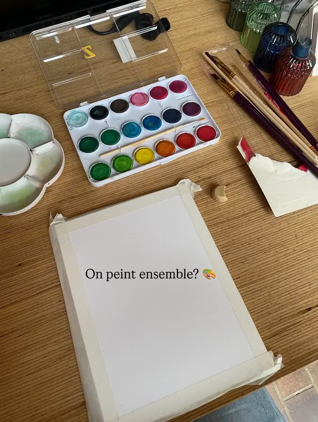 En automne j’adore essayer de nouveaux hobbies. Cette année je pense me concentrer sur l’aquarelle pour faire de jolis dessins à ajouter à ma déco ou à offrir 🤎  Une tasse de thé, une playlist automne et c’est parti ! ☕️✨ Et toi? 