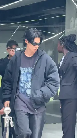 So handsome 😘#BrightVachirawit #bbrightvc #VETEMENTS #VETEMENTSxBRIGHT 