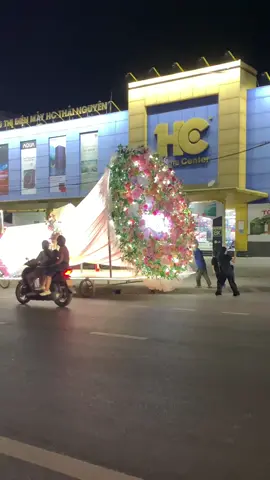 Đèn trung thu bó hoa khổng lồ Thái Nguyên 😍