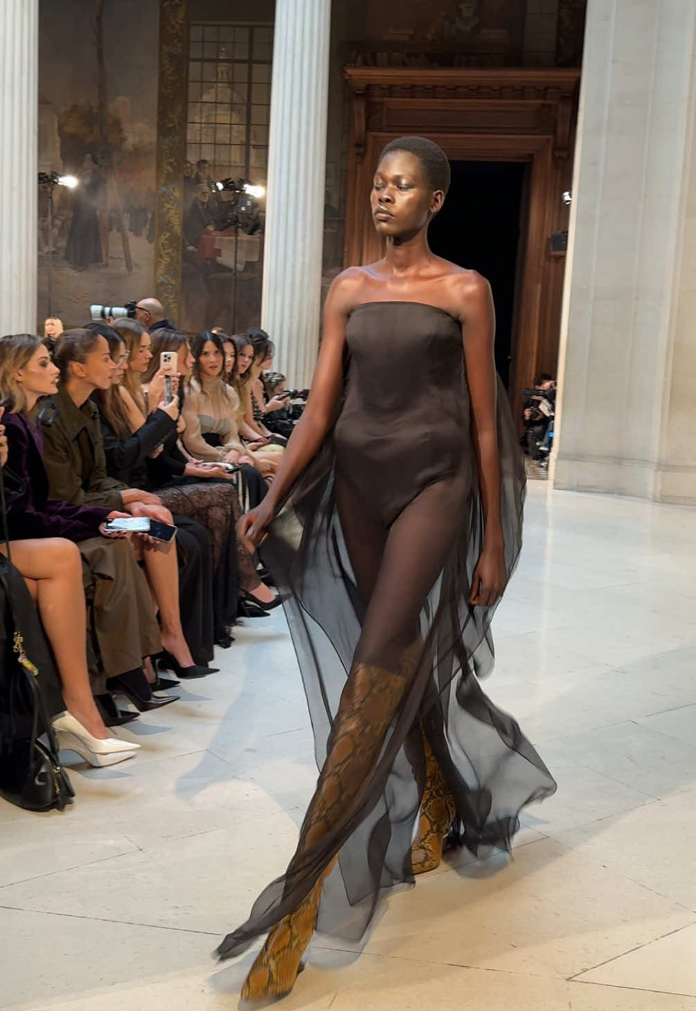 #ninaricci #TikTokFashion #pfw #pfw #parisfashionweek #jameelajamil #oliviapalermo #blancasuarez #rainspencer 
