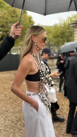 #CharlizeTheron au défilé @Givenchy à la #ParisFashionWeek #BazaarFrance #Givenchy 
