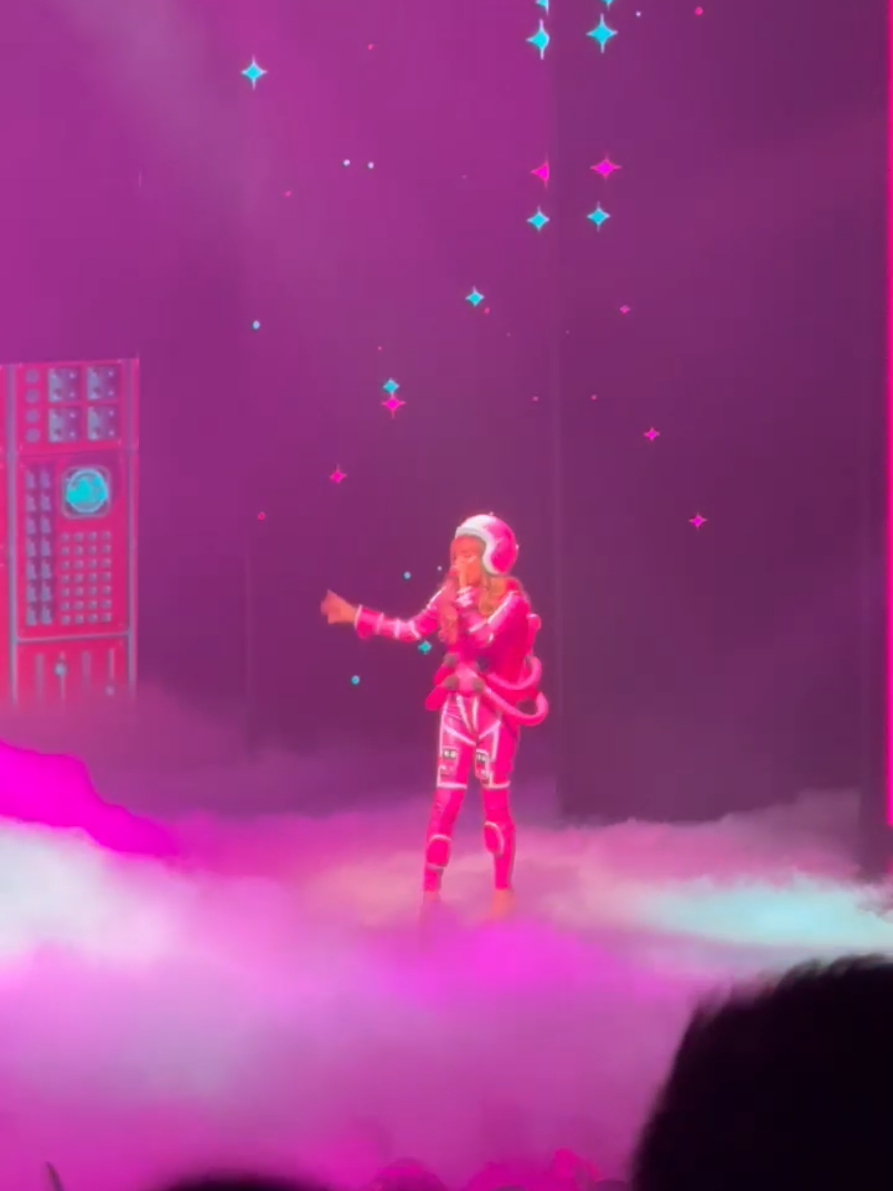 @Belinda en mentiras all stars  #astronauta  #barbiegirl #mentiras #multiverso #belinda 