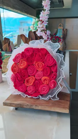 ⁨	Crepe bouquet 💐 ur opinions 😍?  بوكيه ورد من الكريب, عجبتكم ؟ 🫣 . Crepe batter :  2 eggs  1 tbsp sugar  1 tbsp vanilla extract  3 tbsp melted butter  1/2 cup water  3/4 cup milk  1 cup flour  Pinch of salt  A bit of red food coloring  خليط الكريب:  ٢ بيض  ١ ملعقة كبيرة سكر ١ ملعقة كبيرة فانيلا  ٣ ملعقة كبيرة زبدة مذوبة  ١/٢ كوب ماء  ٣/٤ كوب حليب  ١ كوب دقيق  رشة ملح  رشة من ملون الطعام  . #abirzkitchen 