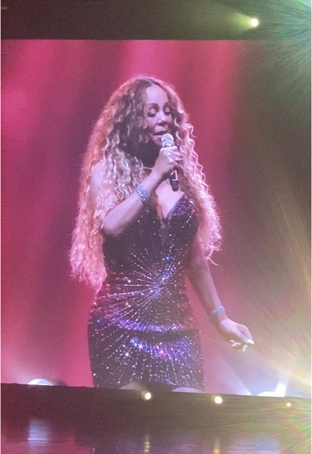 Always Be My Baby 😍 *abaikan muka kami yg numpang lewat nyanyi sebentar 😆#mariahcarey #celebrationofmimiconcert #mariahcareythecelebrationofmimiconcert #mariahcareyconcert #mariahcareyindonesia #sentulinternationalconventioncentre #mariahcareyprivateconcert #mariahcareyconcert2025 #ocbc 