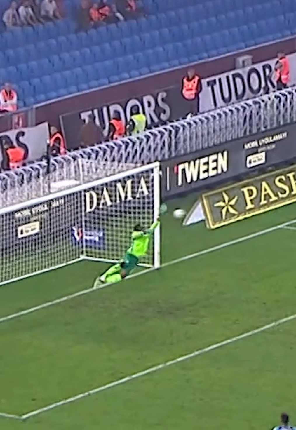 🧤 Laszlo Benes'in şutunda Andre Onana gole izin vermedi! #TSvKAY #beINSPORTS
