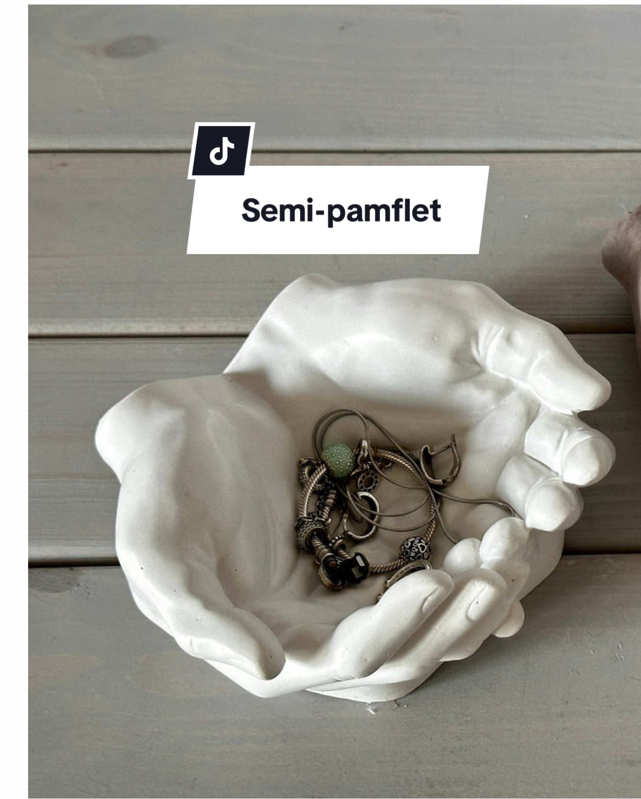 Acesta nu este chiar un pamflet🤭🫣😃 #decor #handmadedecor #decorevenimente #EvenimentUnic #decordeinchiriat 