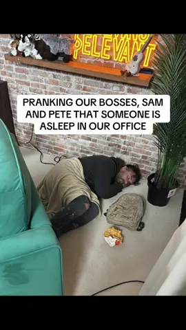 Who didn’t lock the door ey 😂 got to love AI #samthompson #petewicks #office #prank #aiprank 