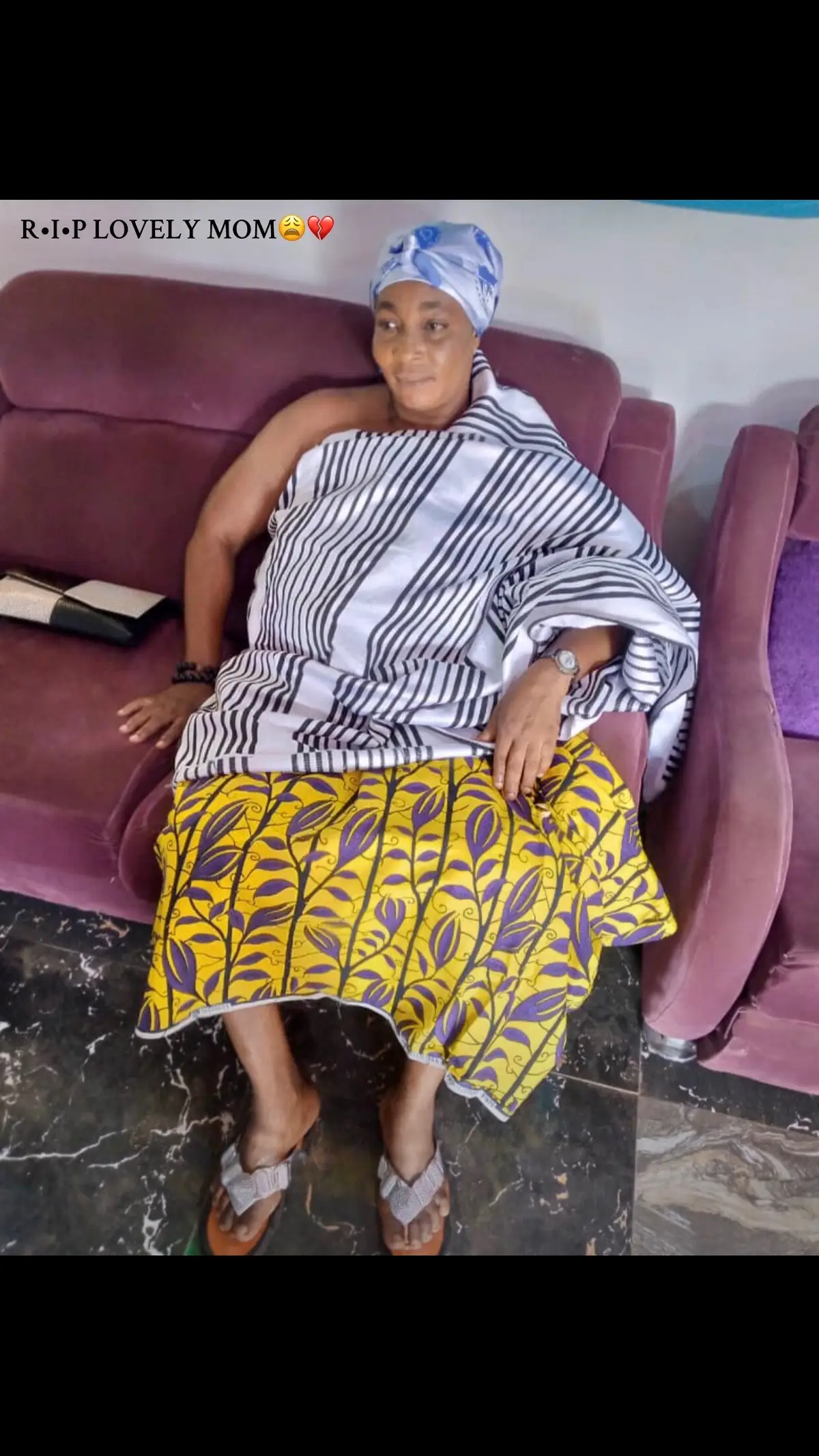 Had A Call This Morning To Hear The Sudden Death Of My Lovely Mom😩💔We are living in a crazy world😭We left home to feed Mama, just to hear her lost😩💔Hmmm AWURADE hy3 me Den wae🕊😭 OWOO ME DA YIE ! DAMIRIFA DUE😩💔🕊@Francis Boa Amponsem Senior @Prophet Boa-Amponsem Junior @Pretty Armah 💜🫂👩‍⚕️ @🖤Nancy🎀💜 @ⓈⒷ ✘🧚‍♂️ @GODWORDS🦁 #fypviralシ #fyppppppppppppppppppppppp 