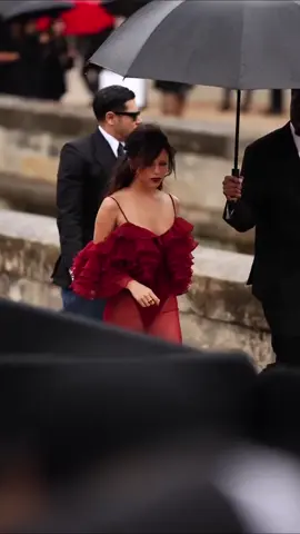 The slowmotion...........dear god. Jenna Ortega at GIVENCHY Spring Summer 2026 Womenswear Show Paris Fashion Week #JennaOrtega #slowmotion #givenchy #springsummer #parisfashionweek 