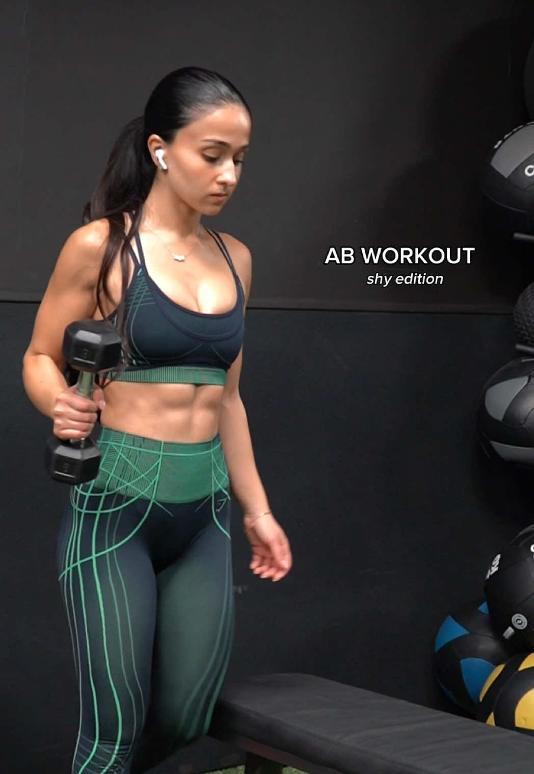 all you need is a bench & 1 dumbbell ladiessss, lock in 👀👏 #workout #absworkout #GymTok 