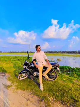 #মানসিক ঝড়গুলো অতিক্রম করতে করতে মানুষ বেঁ'চে থেকেও ফুরিয়ে যায়! 🖤