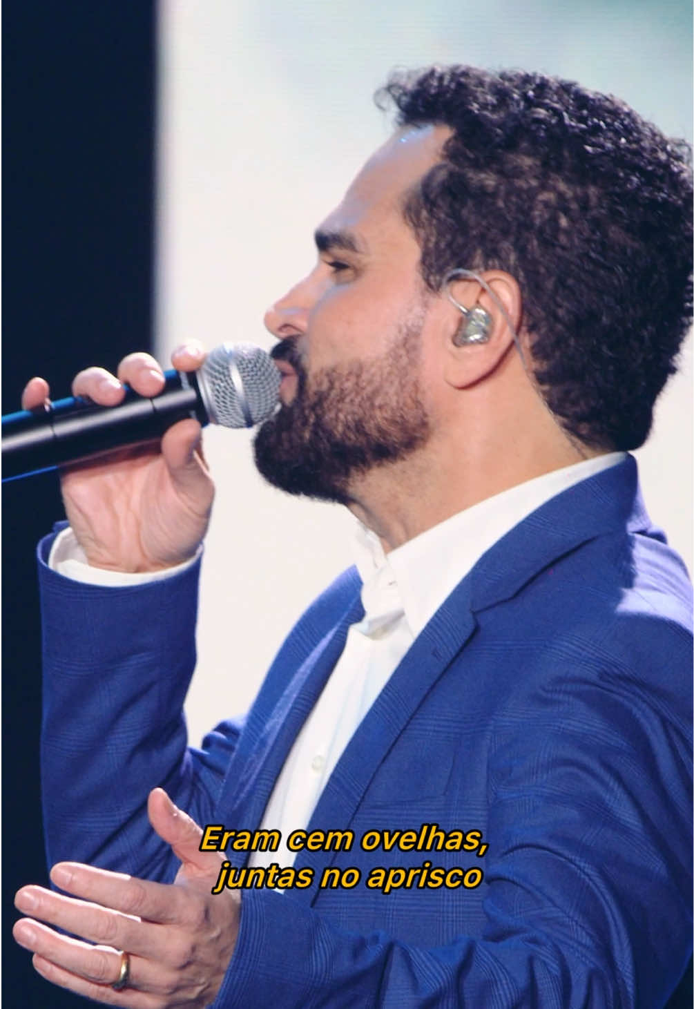 Esse louvor é abençoado demais! ✨ Último lançamento do Vol.1 disponível agora no YouTube.. Corre pra assistir Cem Ovelhas e lembrar do amor de Deus que nunca desiste de nós 💙 #LucianoCamargo 