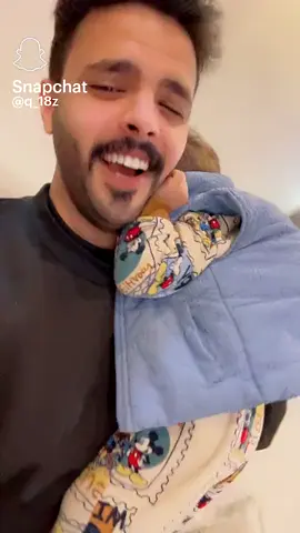يعجبني حين يضحك من وسط البكاء 😂🤍فيديو قديم 